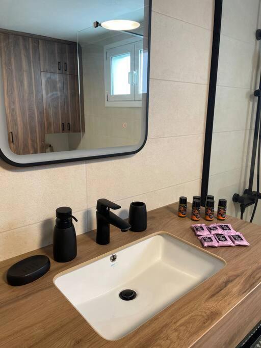 Eftychia Serene Getaway With Hot Tub In A Quiet Location Villa *