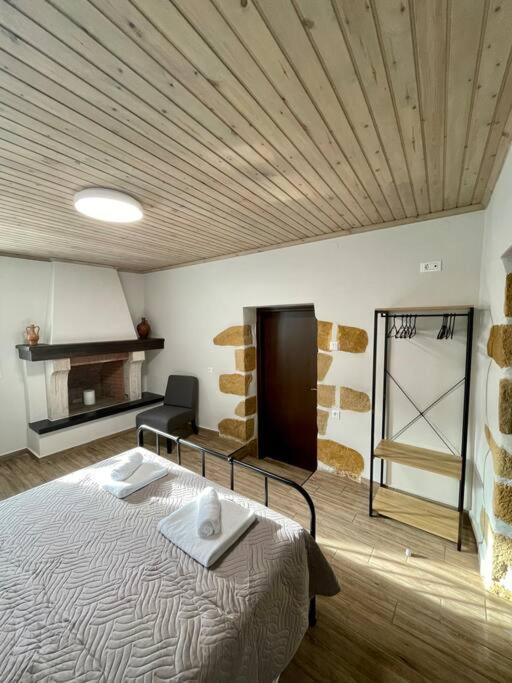 Eftychia Serene Getaway With Hot Tub In A Quiet Location Villa *