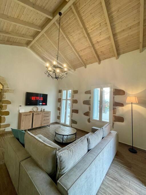 Eftychia Serene Getaway With Hot Tub In A Quiet Location Villa