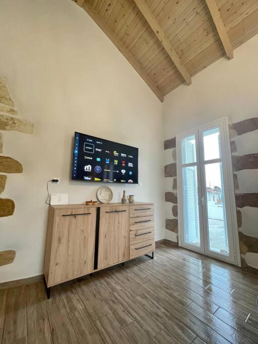 Villa Eftychia Serene Getaway With Hot Tub In A Quiet Location *