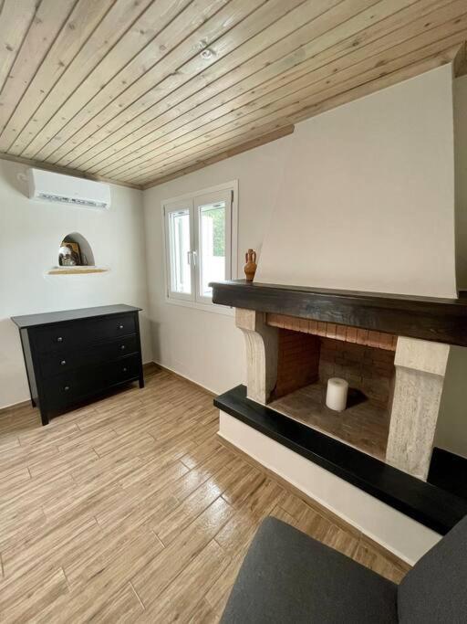 Eftychia Serene Getaway With Hot Tub In A Quiet Location Villa