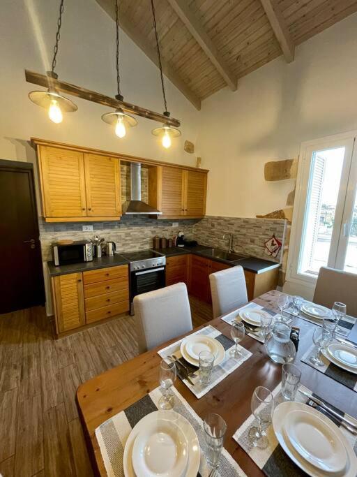 Eftychia Serene Getaway With Hot Tub In A Quiet Location *