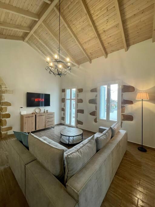 Eftychia Serene Getaway With Hot Tub In A Quiet Location Kissamos