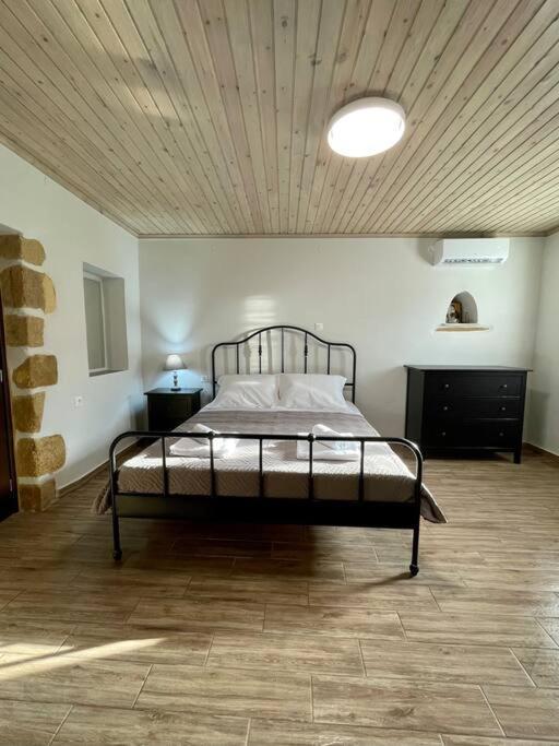 Eftychia Serene Getaway With Hot Tub In A Quiet Location *